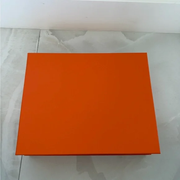 Hermès Gift Box with Logo Ribbon and Receipt Holder - Picture 7 of 10